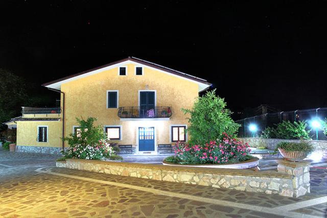 I Due Melograni Agriresort Тарано Экстерьер фото